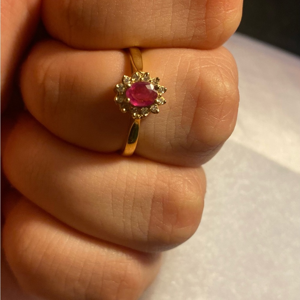 Gold ruby ring, Size 8 - Picture 3 of 3